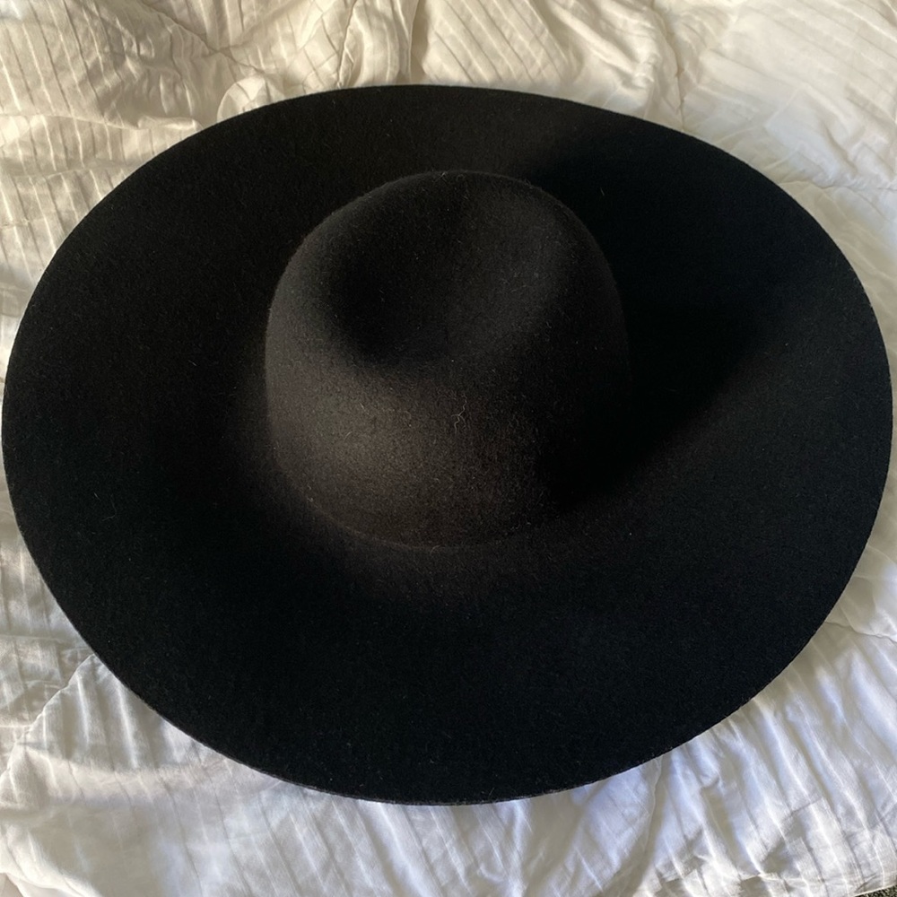 black floppy hat